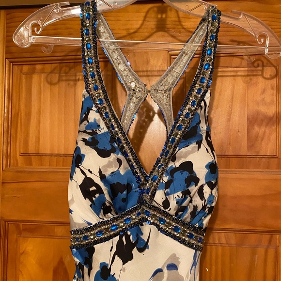 Gown - Picture 3 of 6